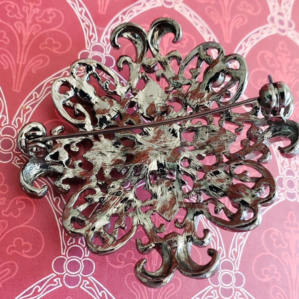 Brooch - Picture 2 of 2